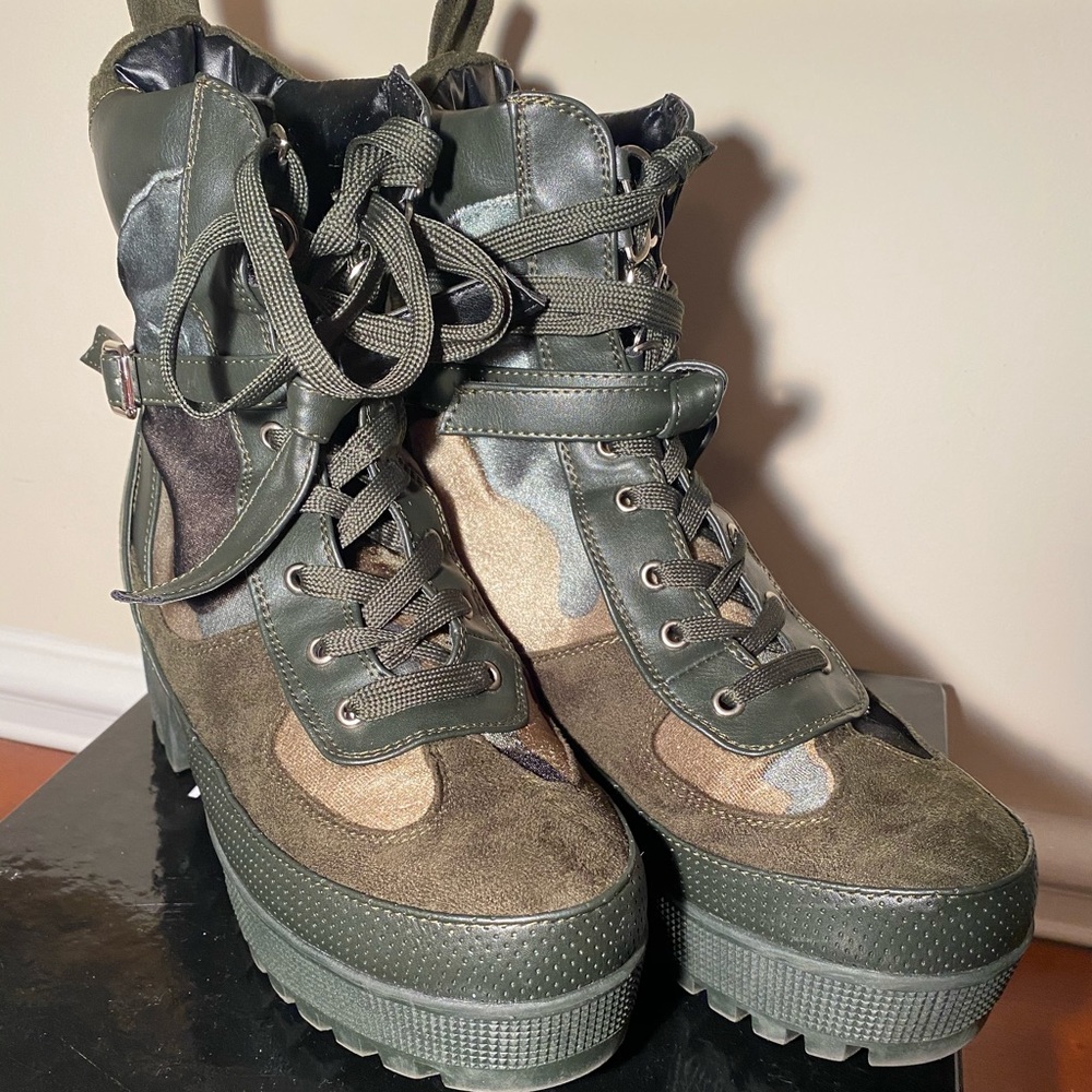 Khaki Camo Heeled Lace Up Boots